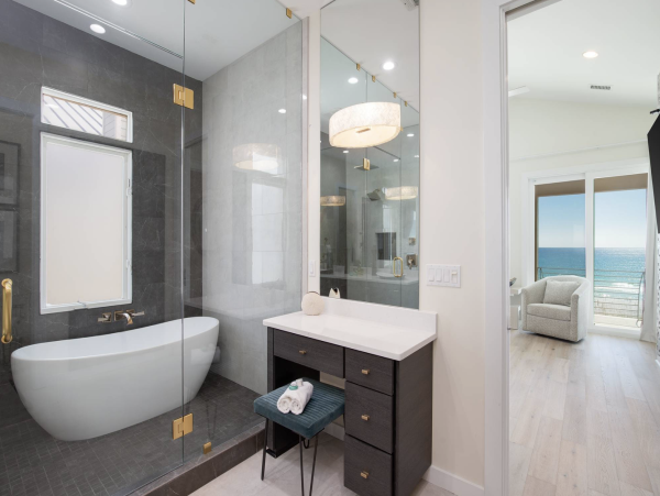 Amazing 5 Bedroom Beachfront Home in Destin with Sunset View